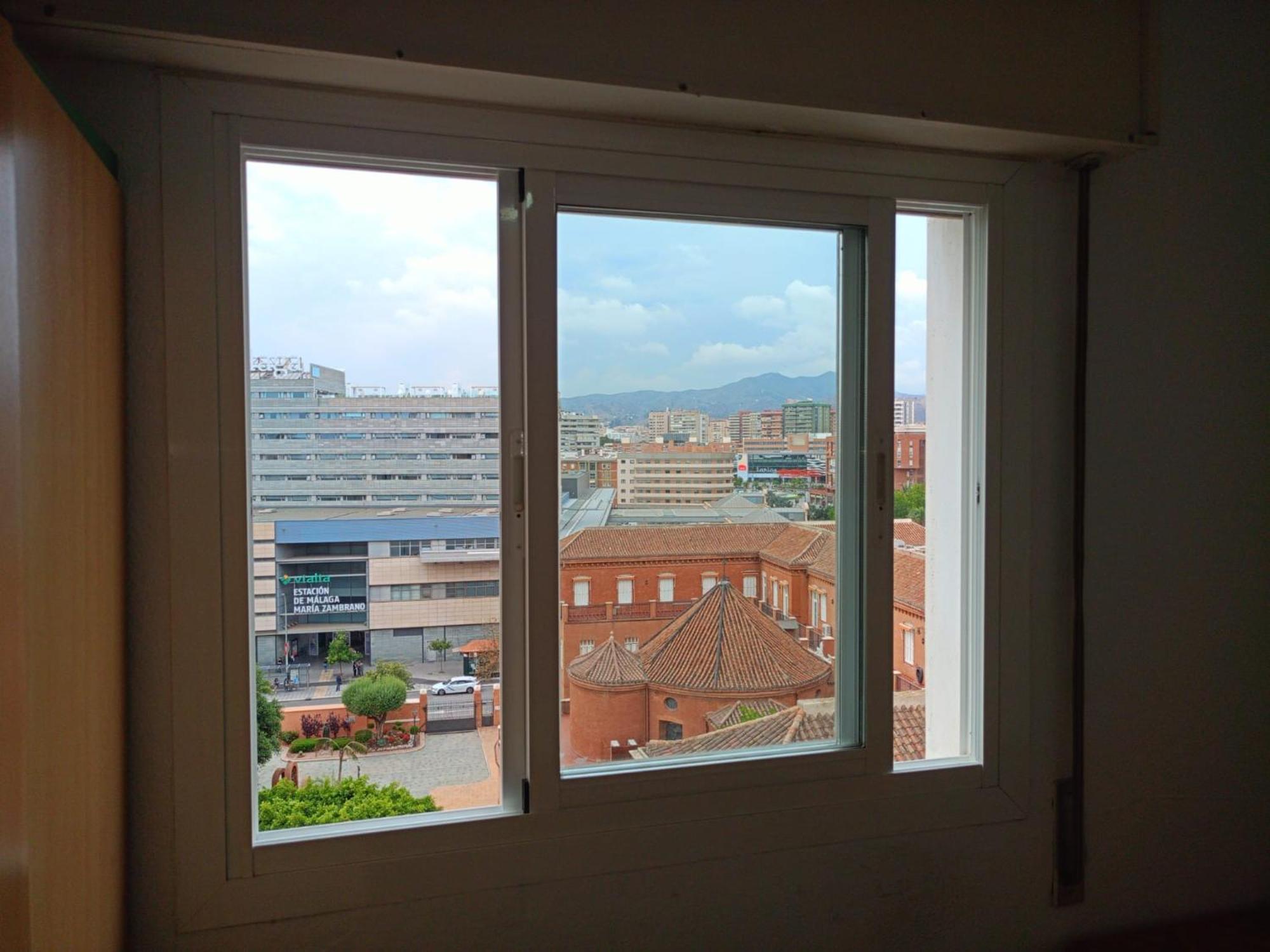 Habitacion Privada Centro Malaga Cerca Tren Maria Zambrano Y Playa Muy Buena Conexion Wifi Kültér fotó